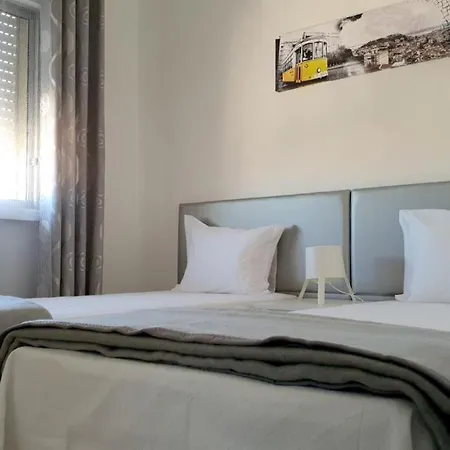 With 3 Bedrooms In With Wifi 23 Km From The Beach شقة Lisboa