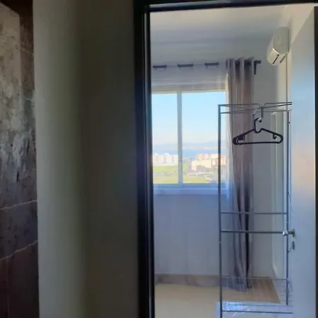 With 3 Bedrooms In With Wifi 23 Km From The Beach شقة Lisboa