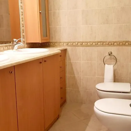 With 3 Bedrooms In With Wifi 23 Km From The Beach شقة *