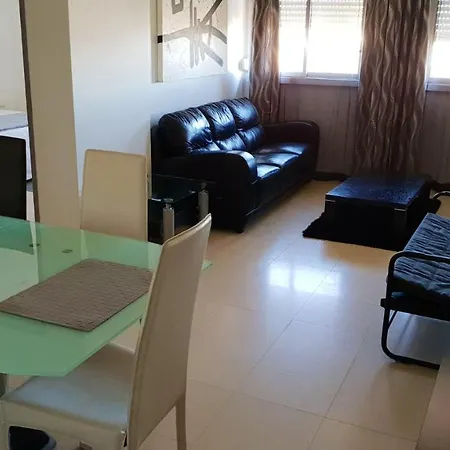 דירה With 3 Bedrooms In With Wifi 23 Km From The Beach ליסבון