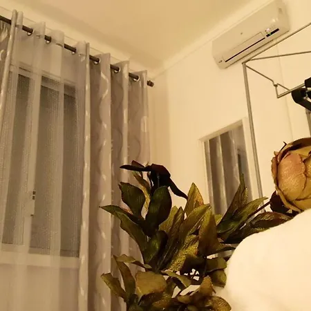 With 3 Bedrooms In With Wifi 23 Km From The Beach * ליסבון